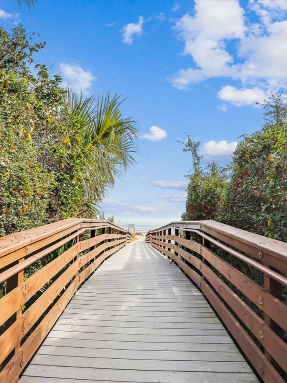 image of a gateway to a beach in hilton head island