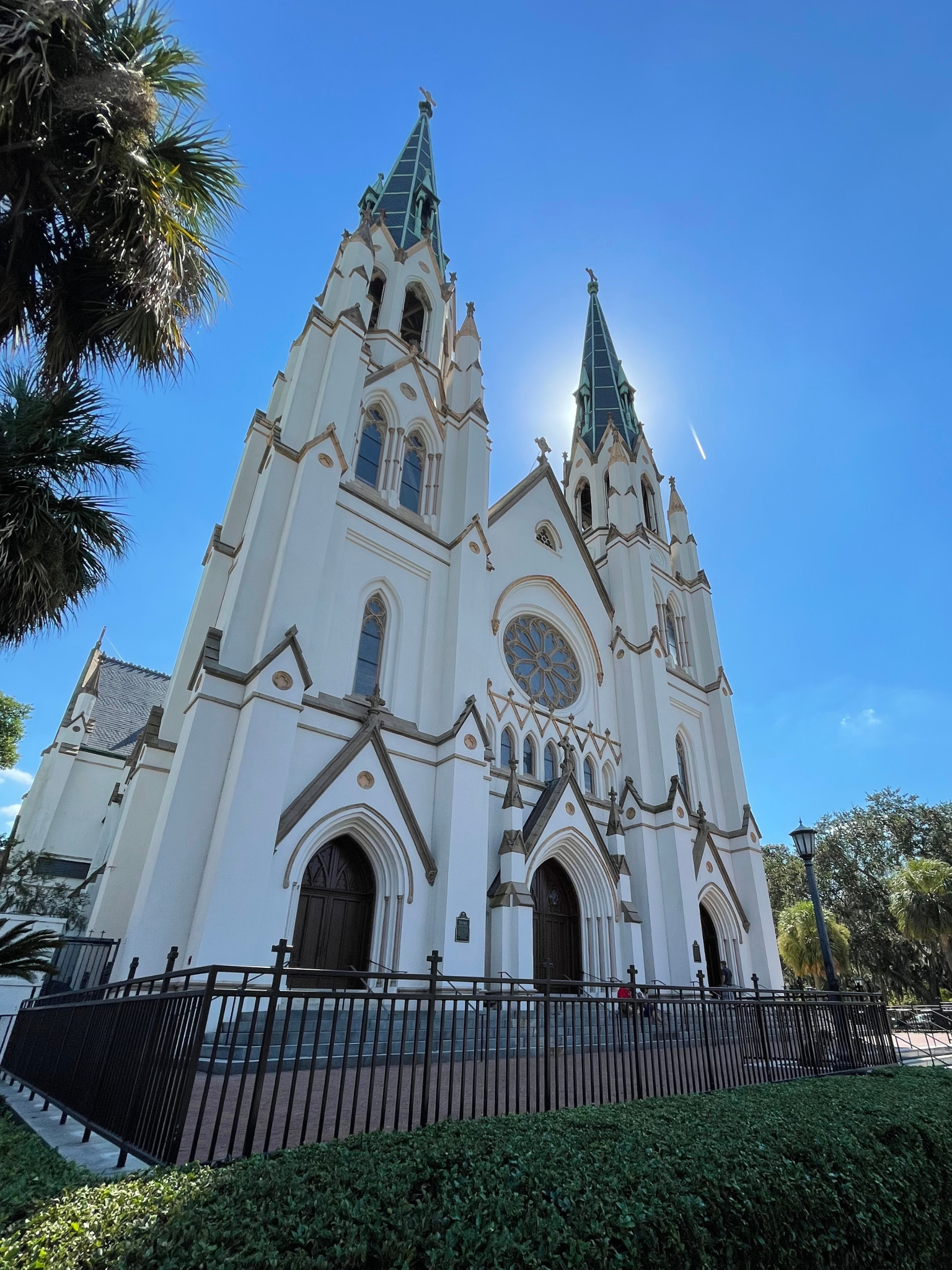 image of traditional church in Savannah, GA